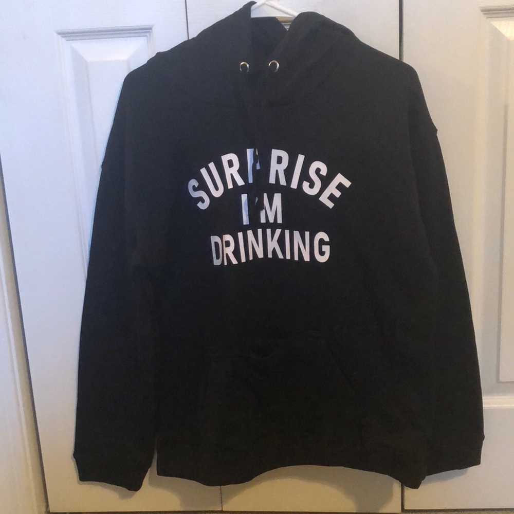 Sweatshirt with drinking pocket